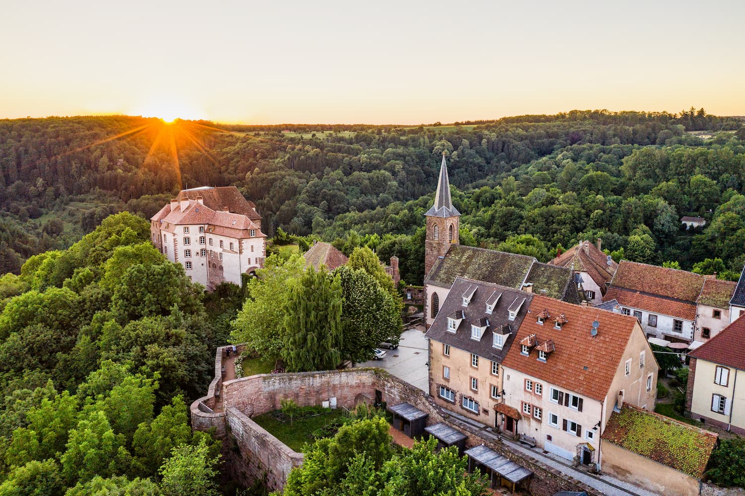 La Petite Pierre-Chateau et cite fortifiee © E. Wilhelmy-CCHLPP Chateau de La Petite Pierre à 15 min de Dossenheim sur Zinsel